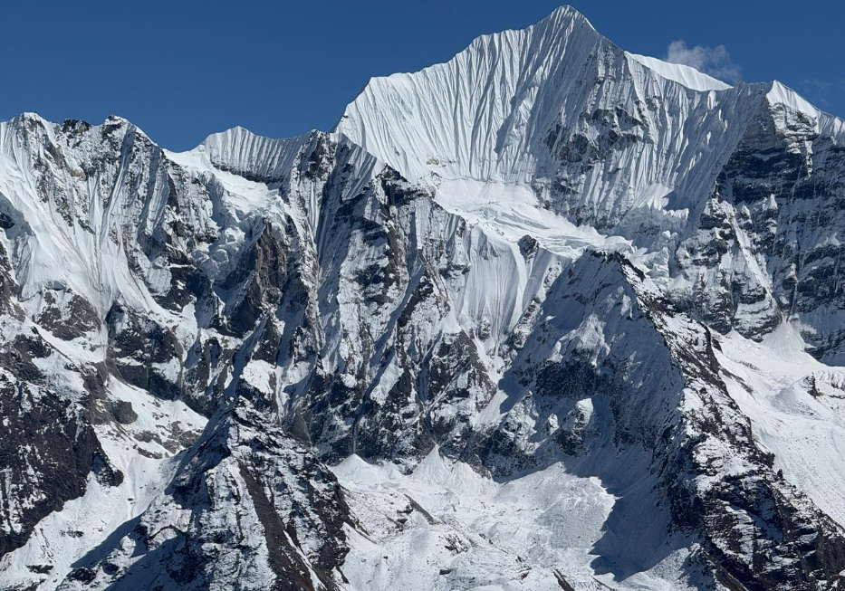 How to Handle the “Dingboche Wind-Wall” Safely on the Everest Base Camp Trek